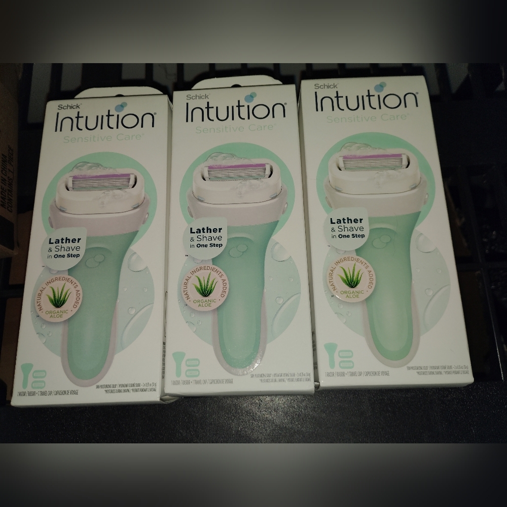 Schick Intuition Sensitive Care Razor kit